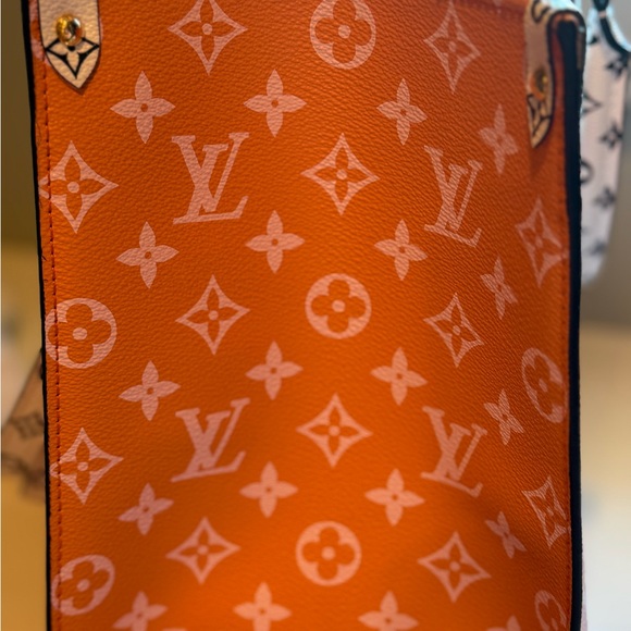 LOUIS VUITTON 
Monogram Giant Onthego GM Rouge Rose - Picture 5 of 6